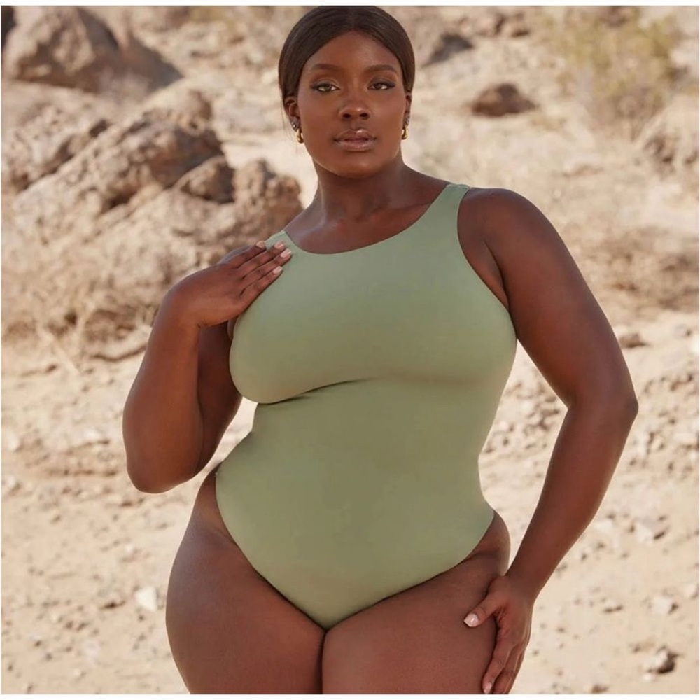 NWT Pinsy bodysuit!!